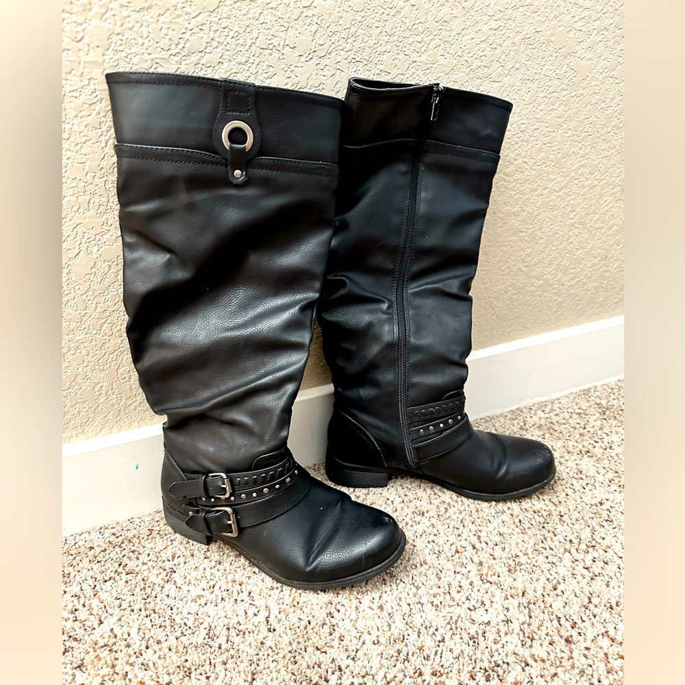 Black boots size 7